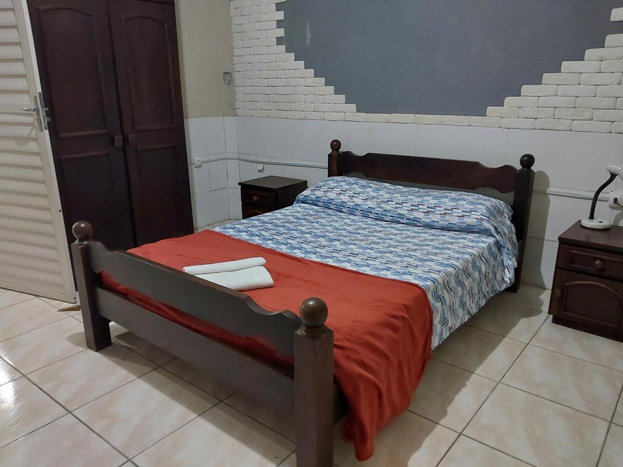 Casa de Férias Espaco Basico E Funcional, Estacionamento Coberto, Sem Fogao, Zona Nobre *